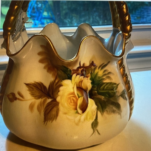 Vintage Porcelain Handpainted Larger Basket - Picture 2 of 3